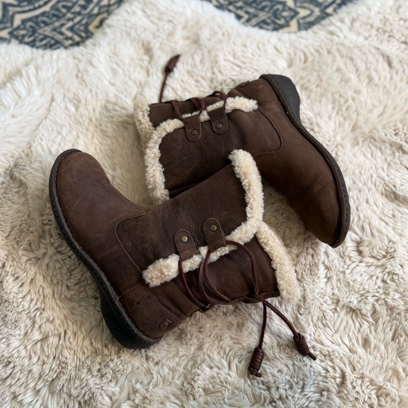 Ugg Akadia Boot in Brown Size 8 - Picture 5 of 12